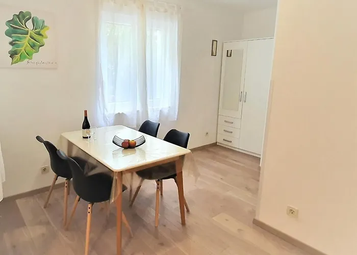 Lungomare Apartment *